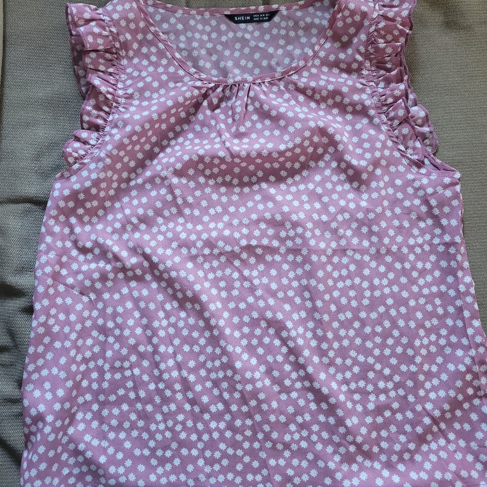 SHEIN Mauve and white daisy blouse.  Size M. EUC